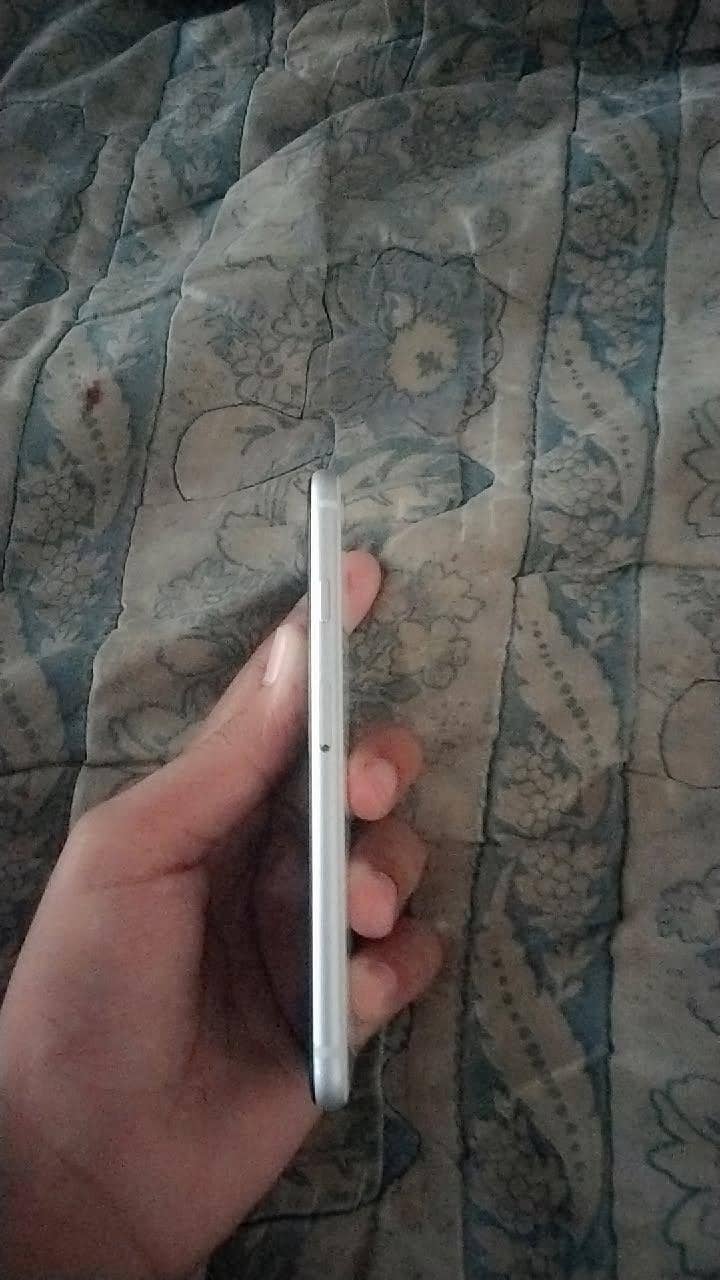 Apple iPhone SE exchange with iphone 4