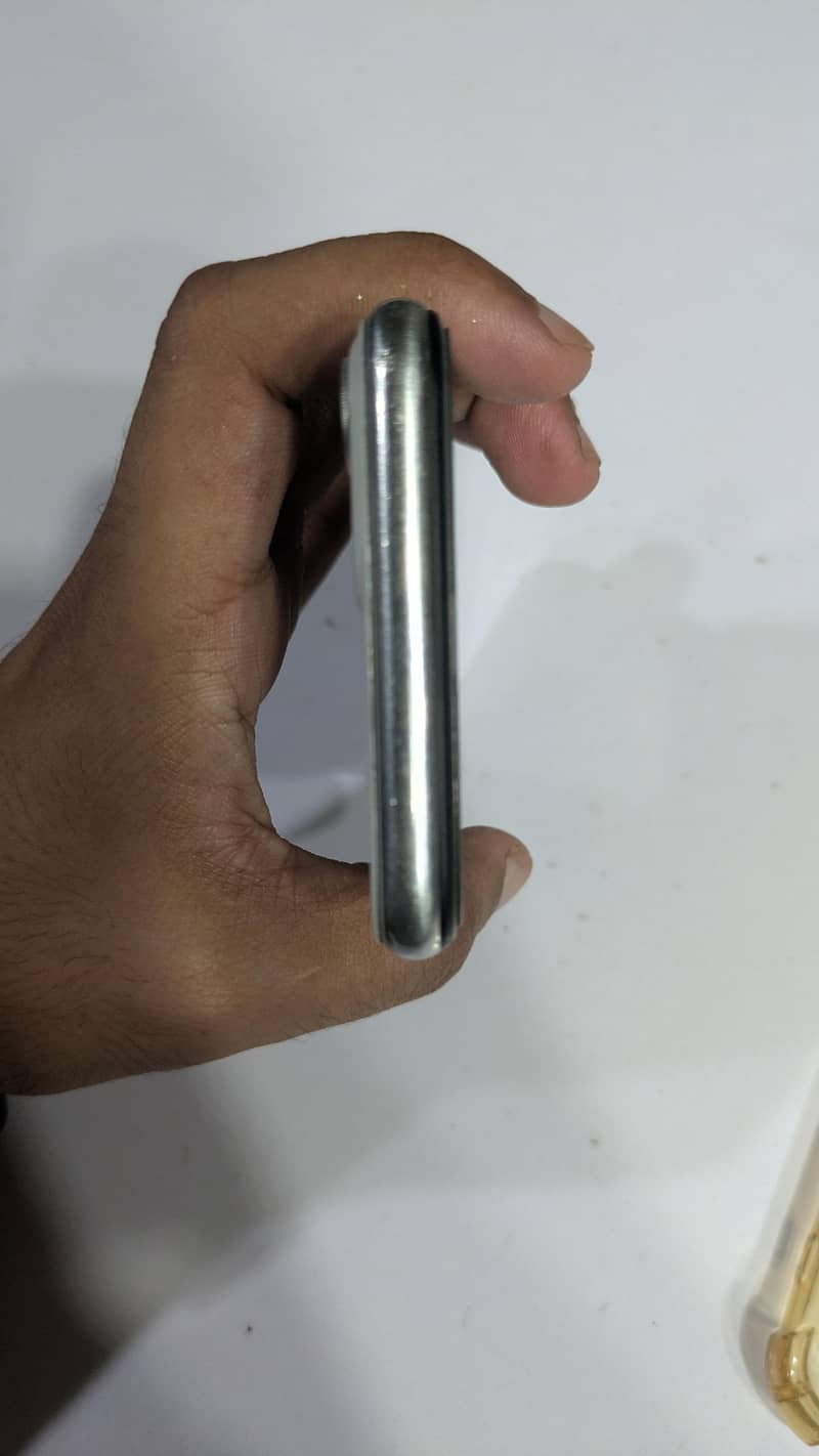 Apple iPhone X 3