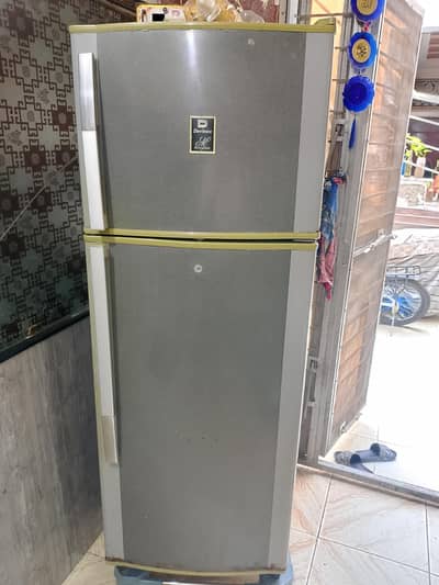 I am sealing Dawlance fridge good condition.