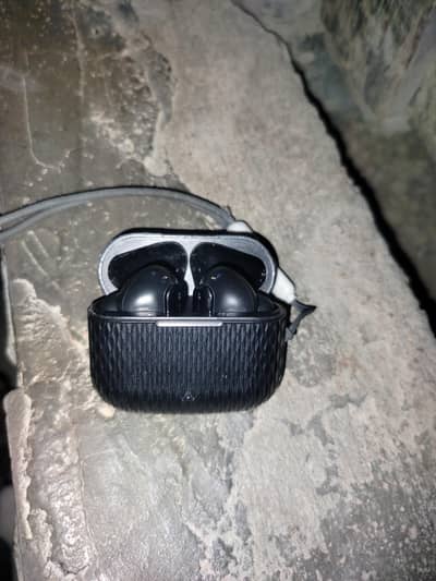 earbuds 5 pro 10 by 10 condition