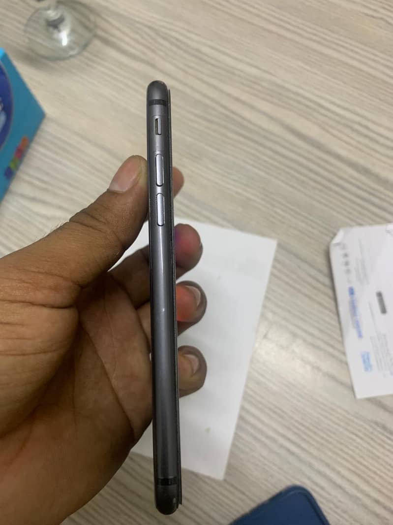 Apple iPhone 8 3