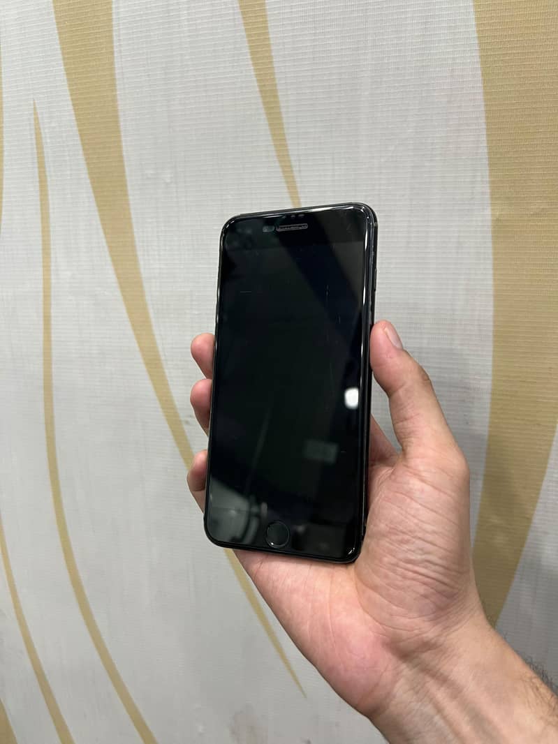 Apple iPhone 7 Plus 1