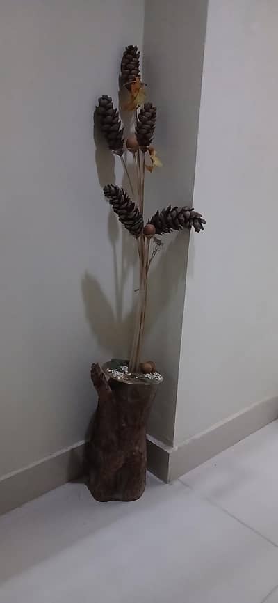 pine wood corner decoration