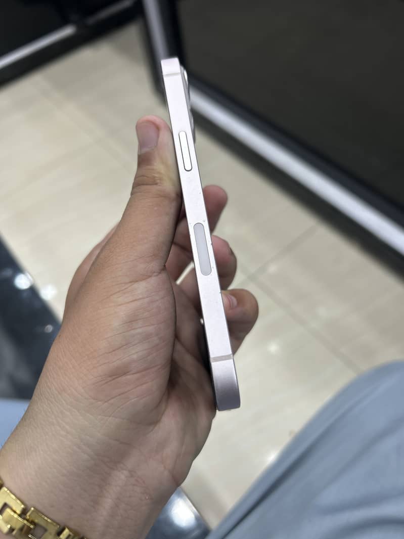 Apple iPhone 13 1