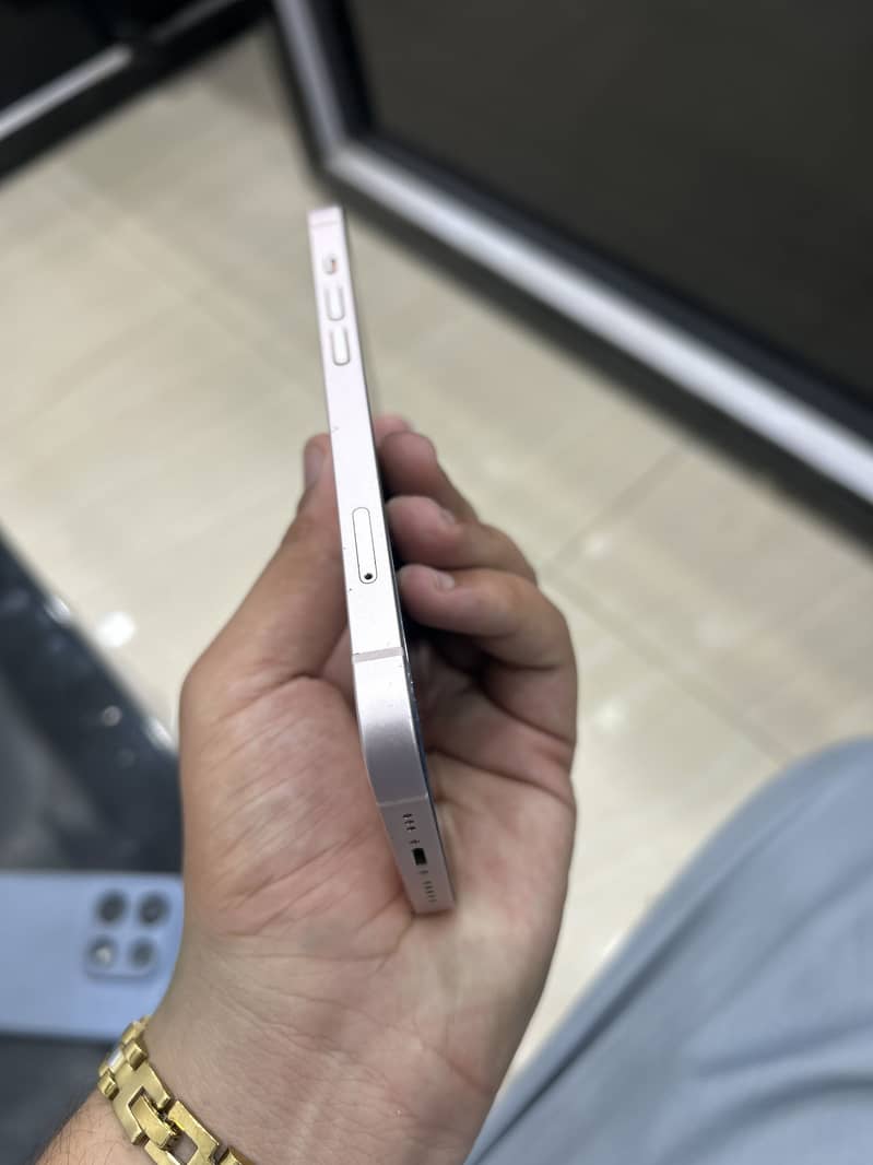 Apple iPhone 13 2