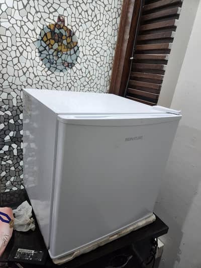 Signature Refrigerator BR30W  62 Liter On Sale