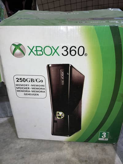 Xbox 360 slim model 350gb with 100 games and box power brick