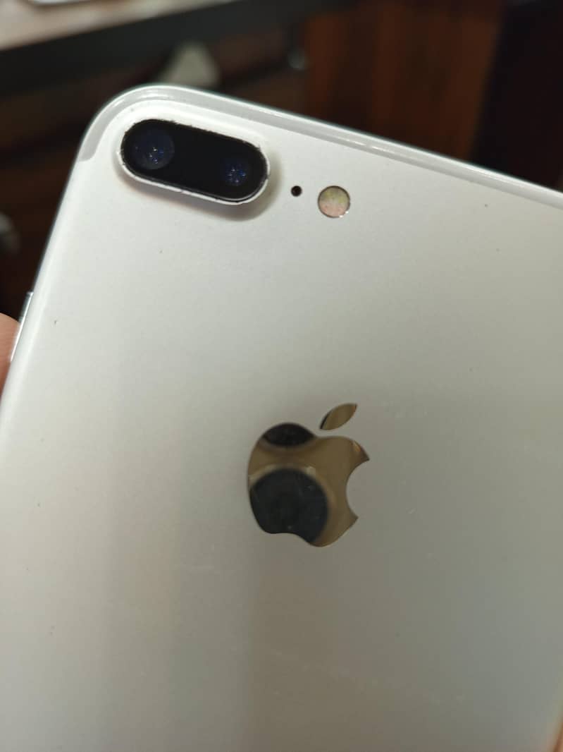 Apple iPhone 7 Plus 1