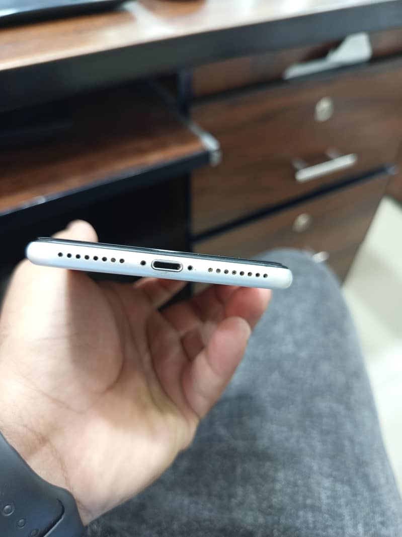 Apple iPhone 7 Plus 2