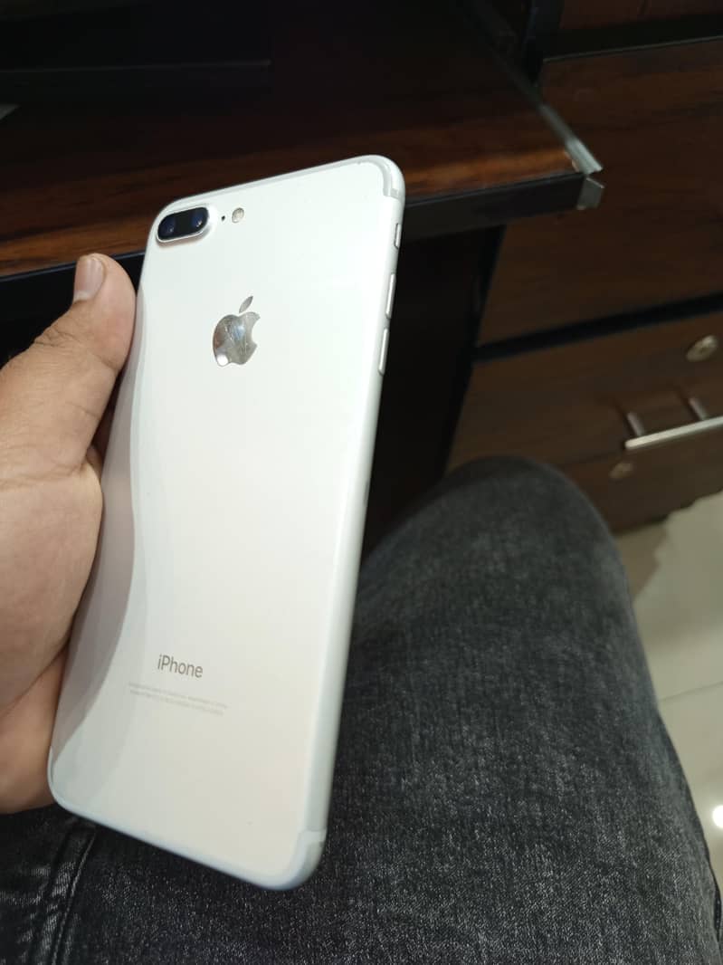 Apple iPhone 7 Plus 5