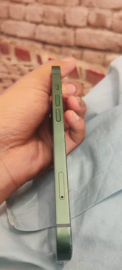Apple iPhone 13