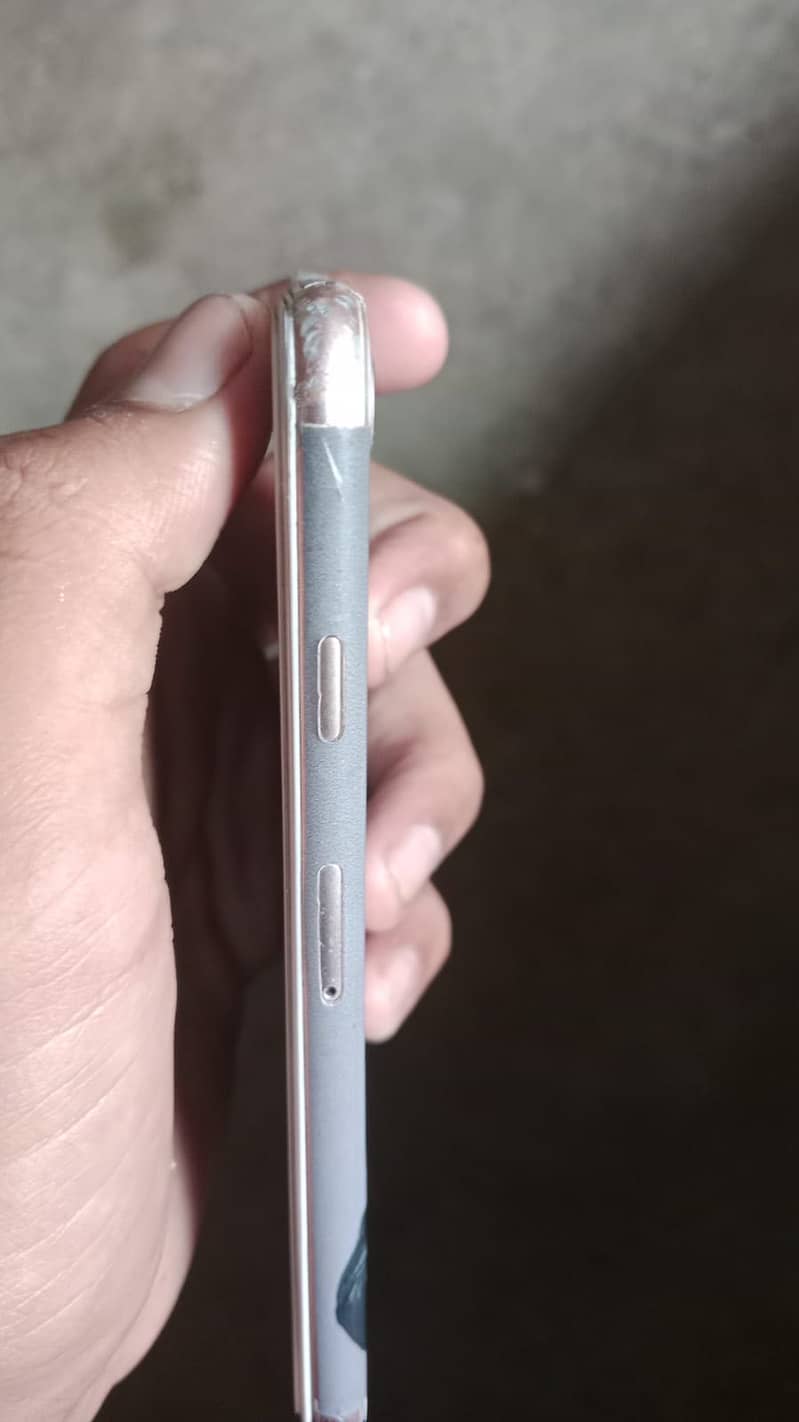 Apple iPhone 8 1