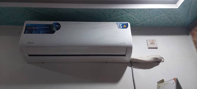 Midea Split AC Inverter 1.5 Ton (18-HRFN) Extreme