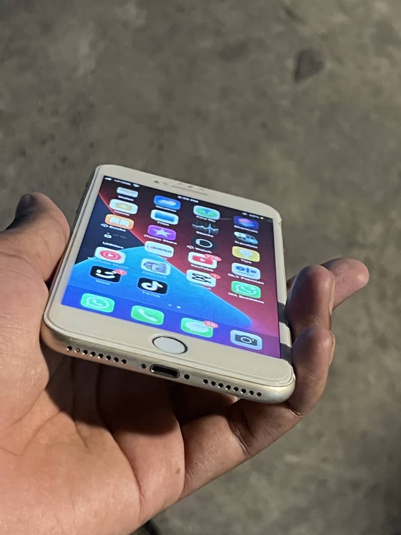 Apple iPhone 7 Plus 2