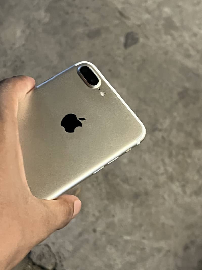 Apple iPhone 7 Plus 3