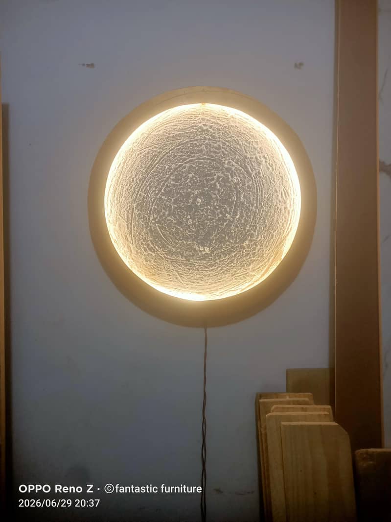 wall moon 1