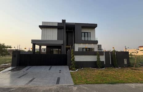 ONE KANAL BRAND NEW LUXURY MODREN BUNGALOW WITH SOLAR FOR RENT IN DHA PHASE 7