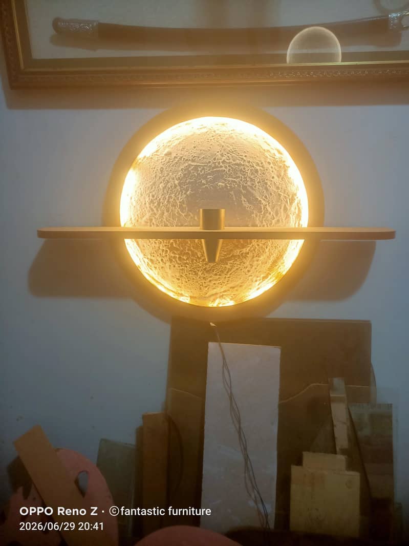 wall moon 0