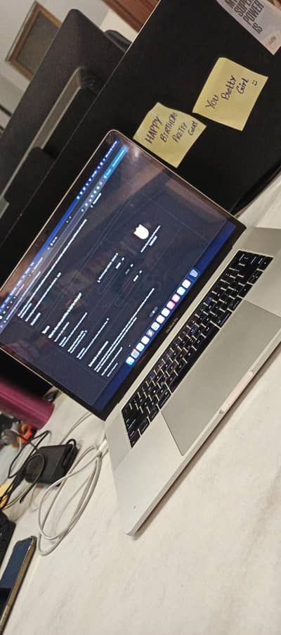 Original Macbook Core i7 Brand new condition me
