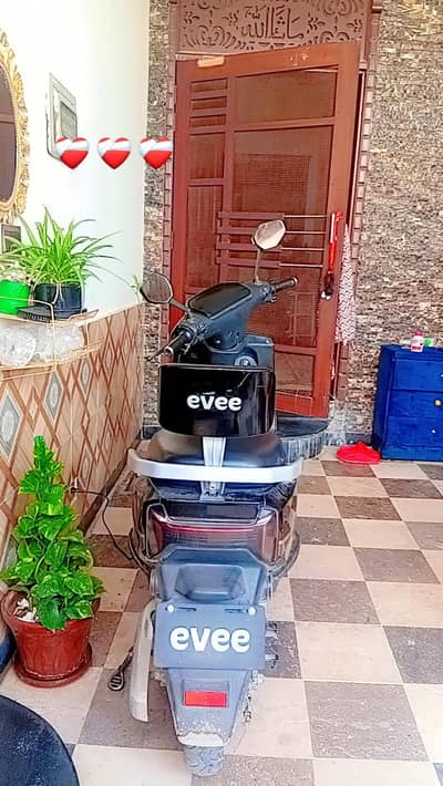 evee  gen z electric scooty 50 plus average 24 model good  condition