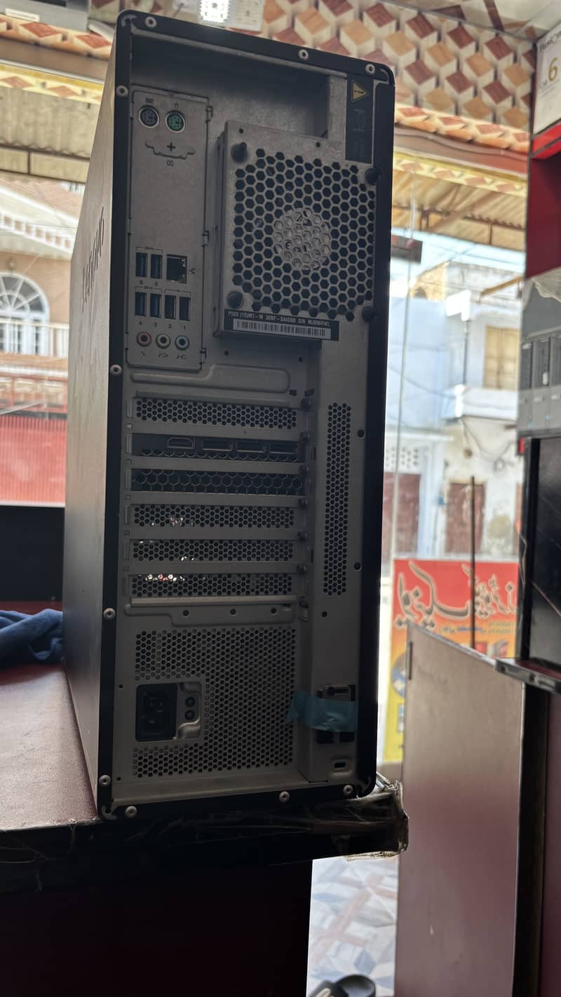 Lenovo ThinkStation P520 Xeon W-2123 24GB RAM Workstation 1