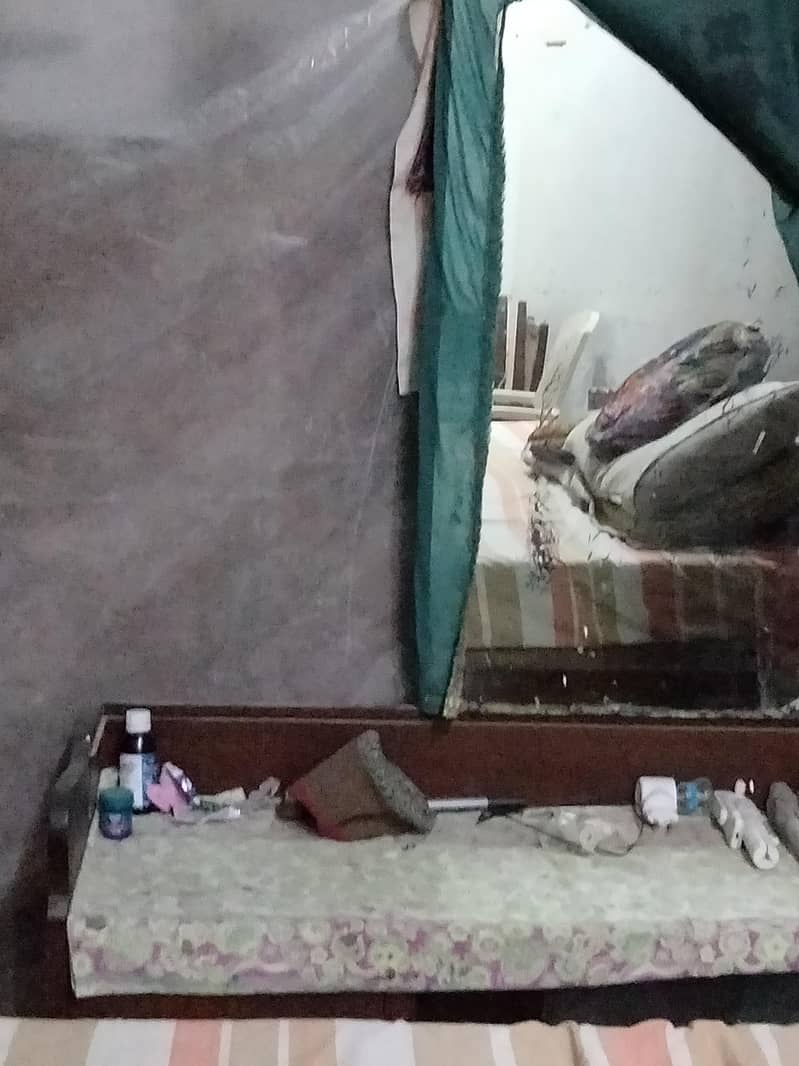 ڈریسنگ ٹیبل 1