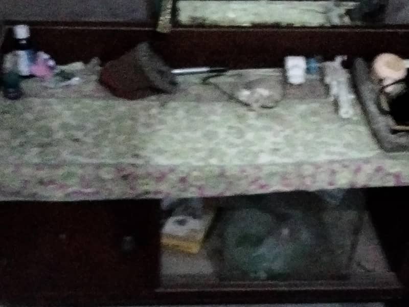 ڈریسنگ ٹیبل 2