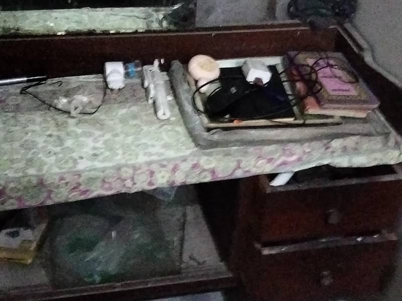 ڈریسنگ ٹیبل 3
