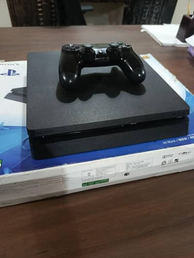PlayStation4 PS4 Console With 1 Controller and Box