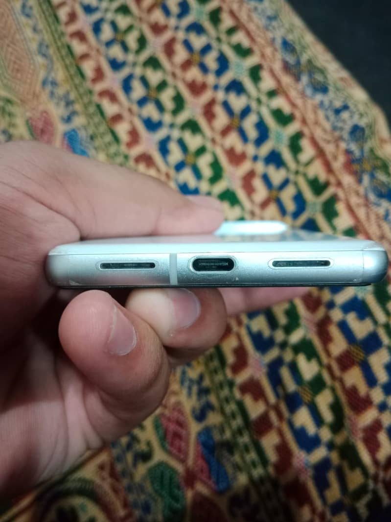 Google Pixel 7 4