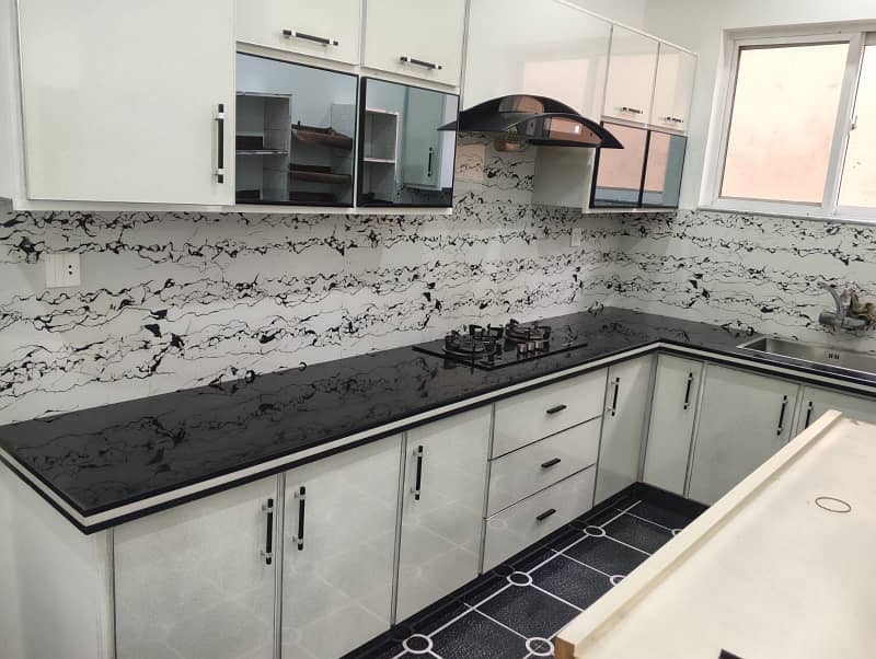 Upper portion for rent 6