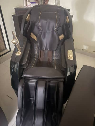 Premium Zero Gravity Full Body Massage Chair | Like New