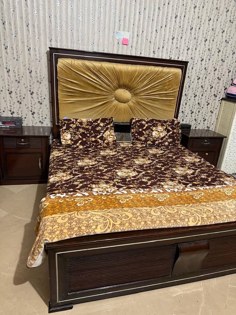 Bed side tables with dressing table 0