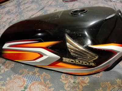 Honda 125 2022 tanki side cover original