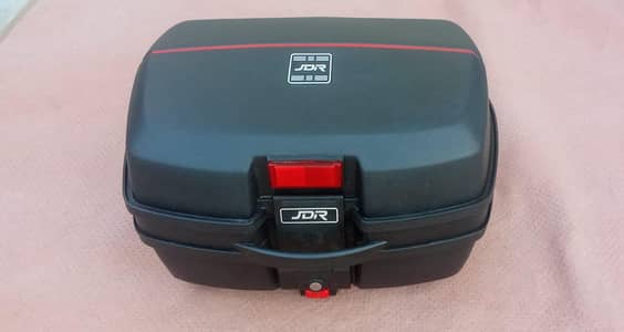 Tail box j D R