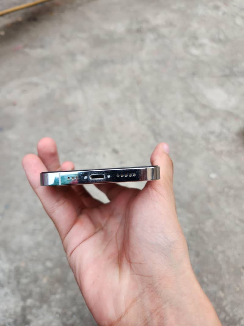 13 pro 4