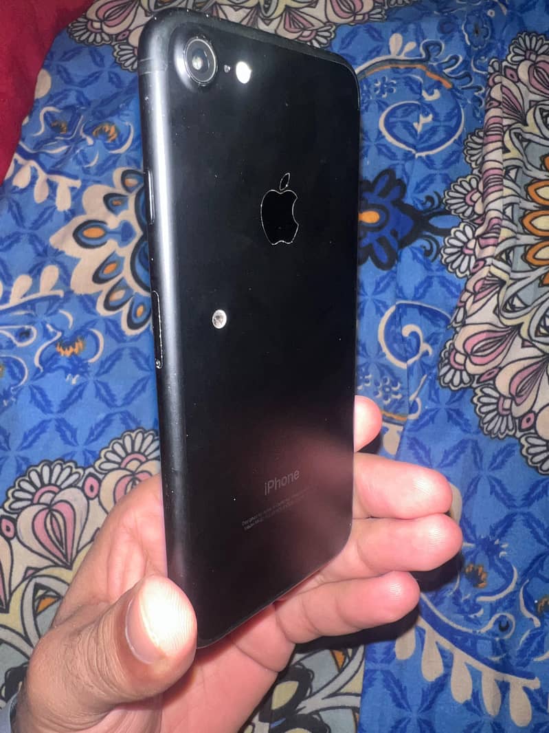 Apple iPhone 7 3