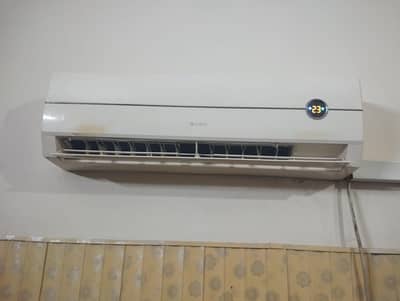 Gree 1.5 ton split AC good condtion