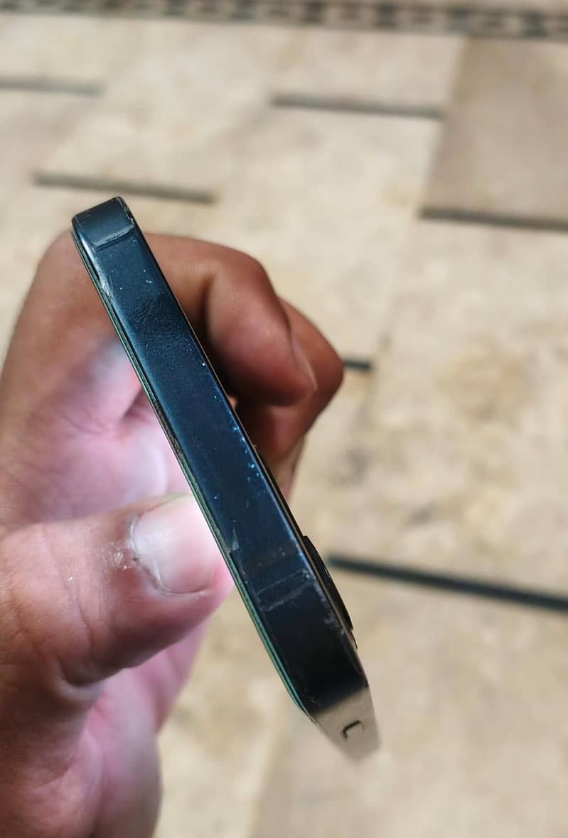 Apple iPhone 12 3