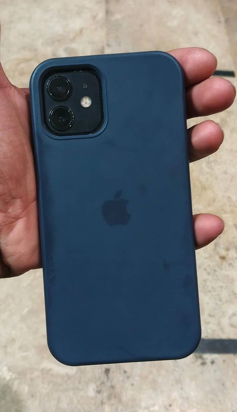 Apple iPhone 12 4
