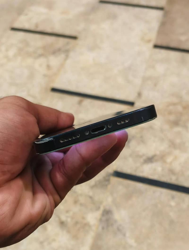 Apple iPhone 12 6
