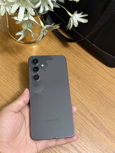 Samsung Mobile S24 fE
