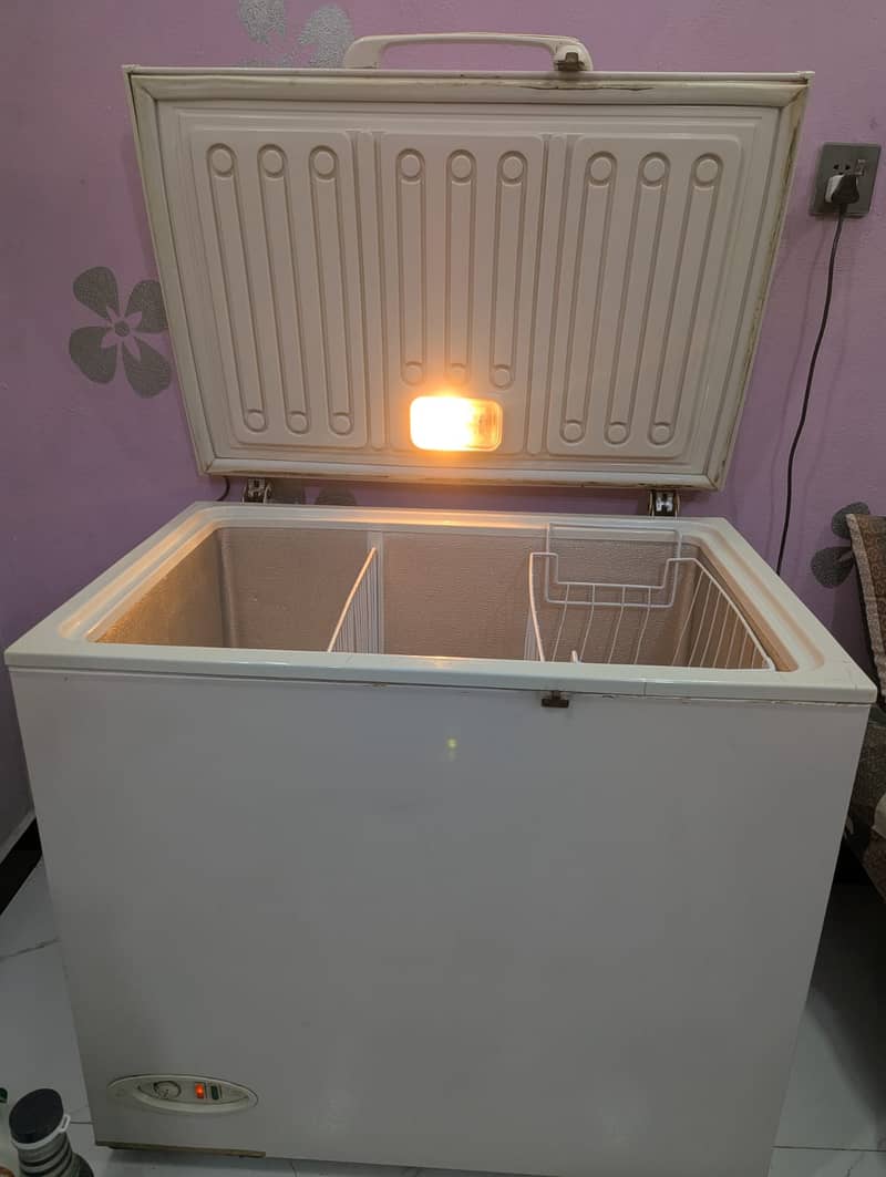 Waves deep freezer 6
