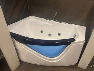 Bath tub