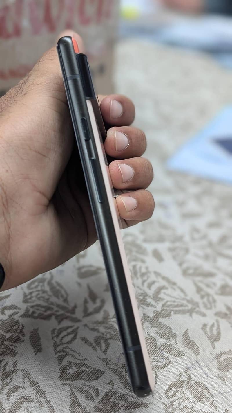 Google Pixel 6 4