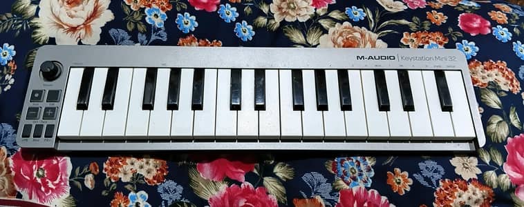 32 keys Midi Keyboard (M-Audio keystation mini 32)