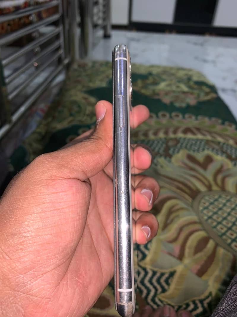 Apple iPhone 11 Pro 3