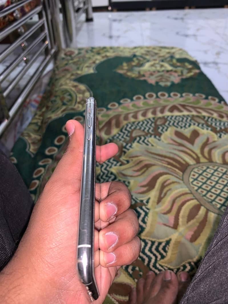 Apple iPhone 11 Pro 9
