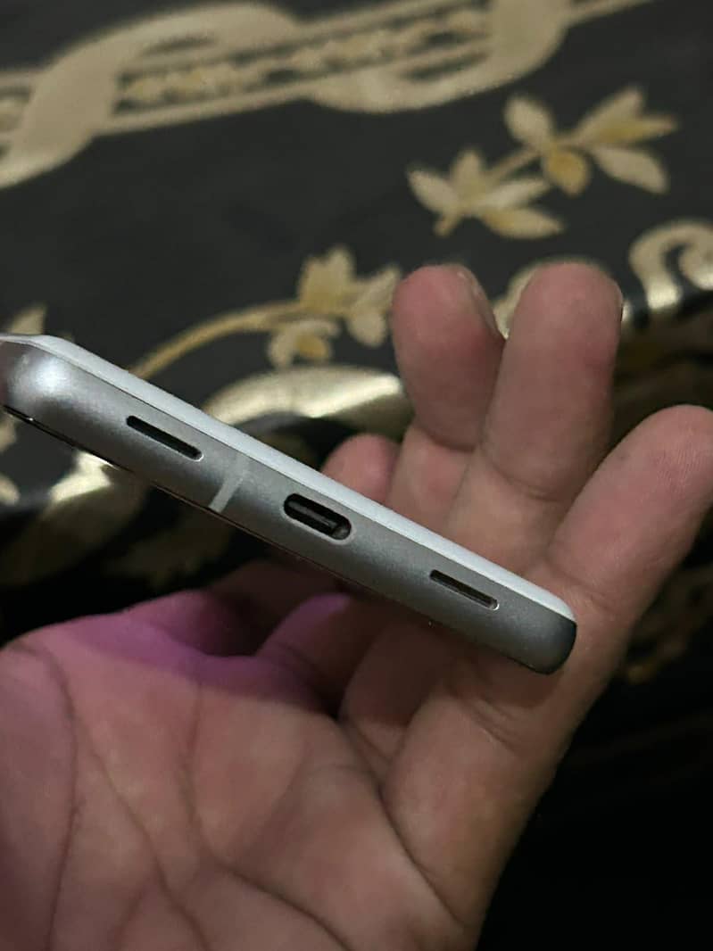 Google Pixel 7a 3