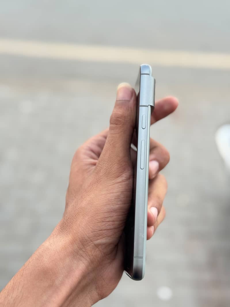 Google Pixel 8 4